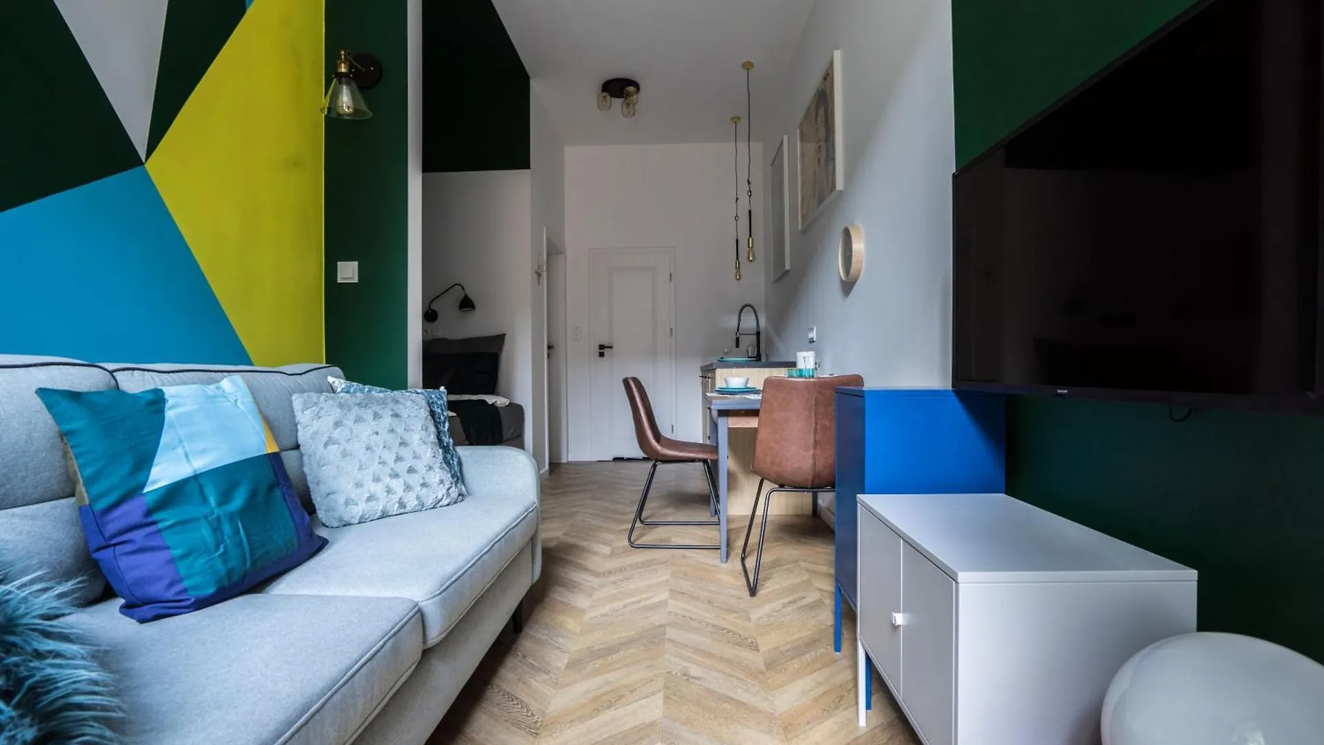 Central Warsaw Apartment - Great Location- Praga&Zabkowska