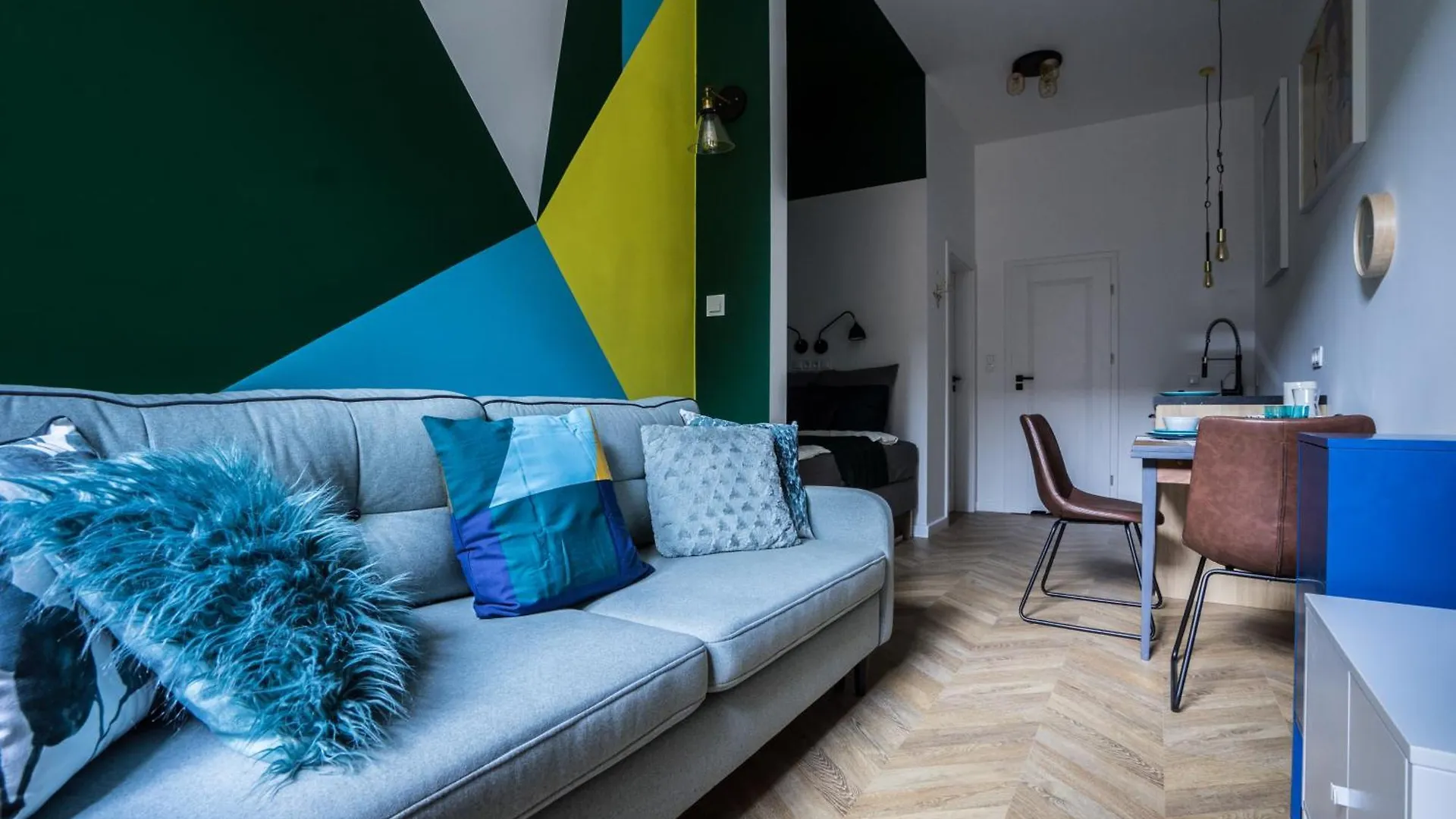Central Warsaw Apartment - Great Location- Praga&Zabkowska